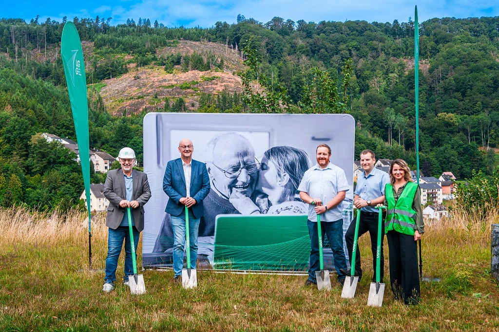 Feierliche Grundsteinlegung für den Glasfaserausbau in der Region durch Unsere Grüne Glasfaser.
